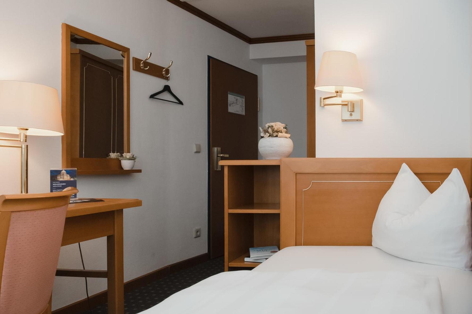 Hotel Alekto Фрайберг Екстериор снимка