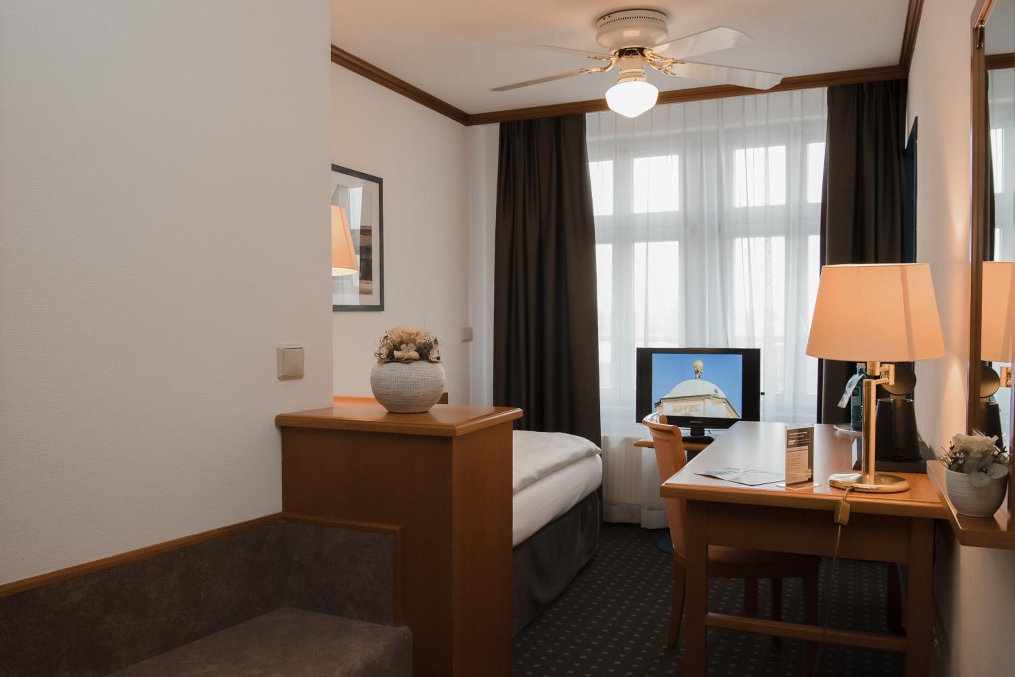 Hotel Alekto Фрайберг Екстериор снимка